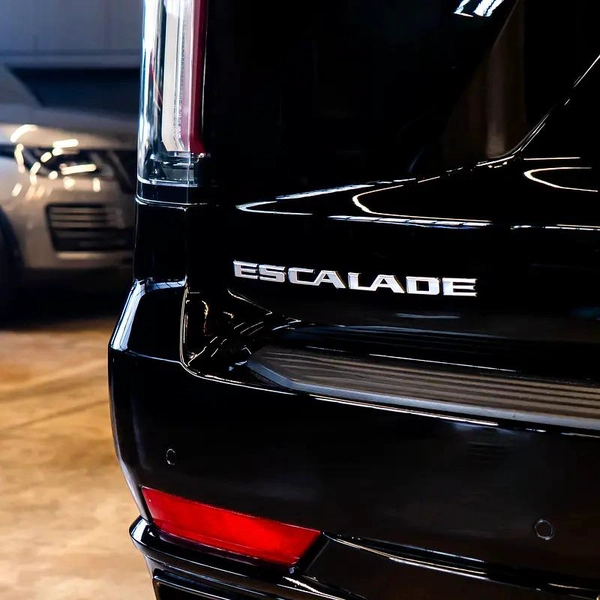 AED 4,024 P.M • 0% Downpayment • Cadillac Escalade Premium Luxury Platinum • 1 Year Warranty