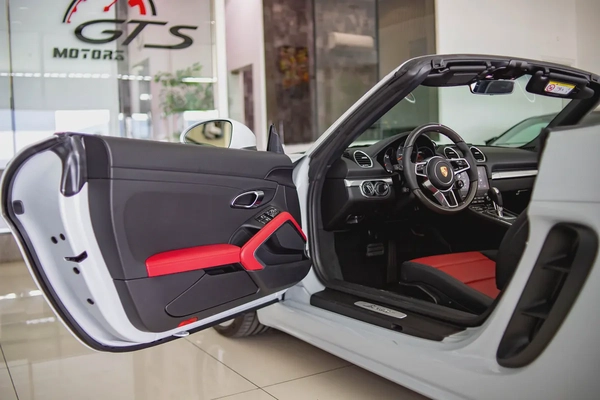 Brand New Porsche 718 Boxster 2024 | GCC |Only 500 KM