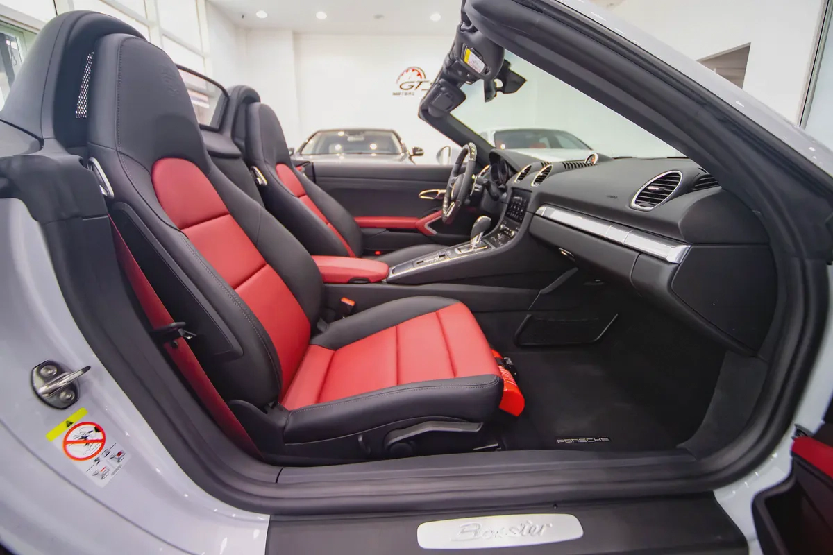 Brand New Porsche 718 Boxster 2024 | GCC |Only 500 KM