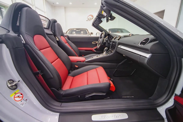 Brand New Porsche 718 Boxster 2024 | GCC |Only 500 KM