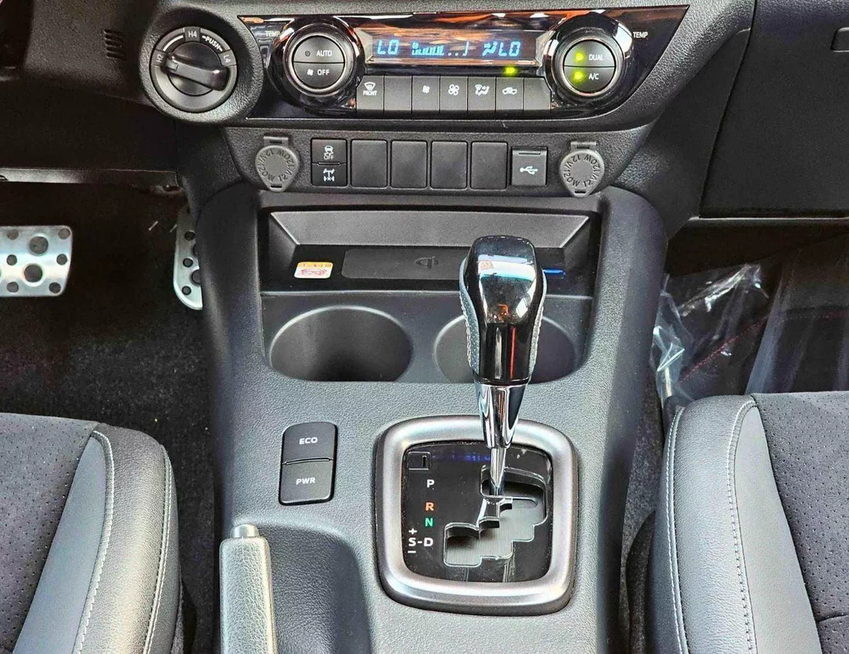 Toyota Hilux GR SPORT | 4.0L V6 PETROL | BLIND SPOT | OVER FNDER+WIDE BODY | 360 САМ | DIFF LOCK | CODE # H4GRY-7-0