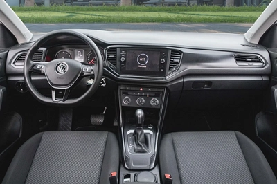 999 P.M |  T-Roc Life | 0% Downpayment | Excellent Condition!-7