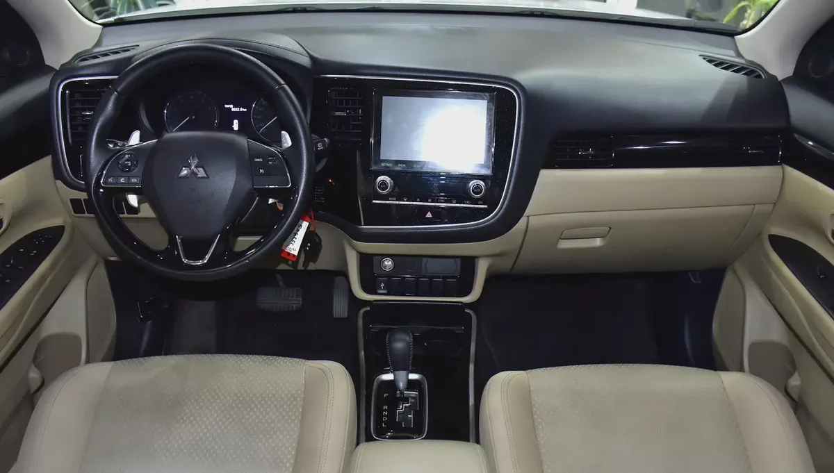 AED 872 EMi at 0% DP | Mitsubishi Outlander 4WD ( 2021 Model ) in White Color GCC Specs-10-10