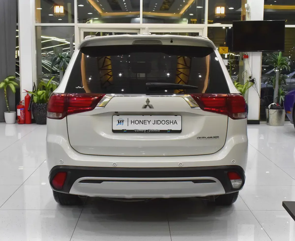 AED 872 EMi at 0% DP | Mitsubishi Outlander 4WD ( 2021 Model ) in White Color GCC Specs-4-4