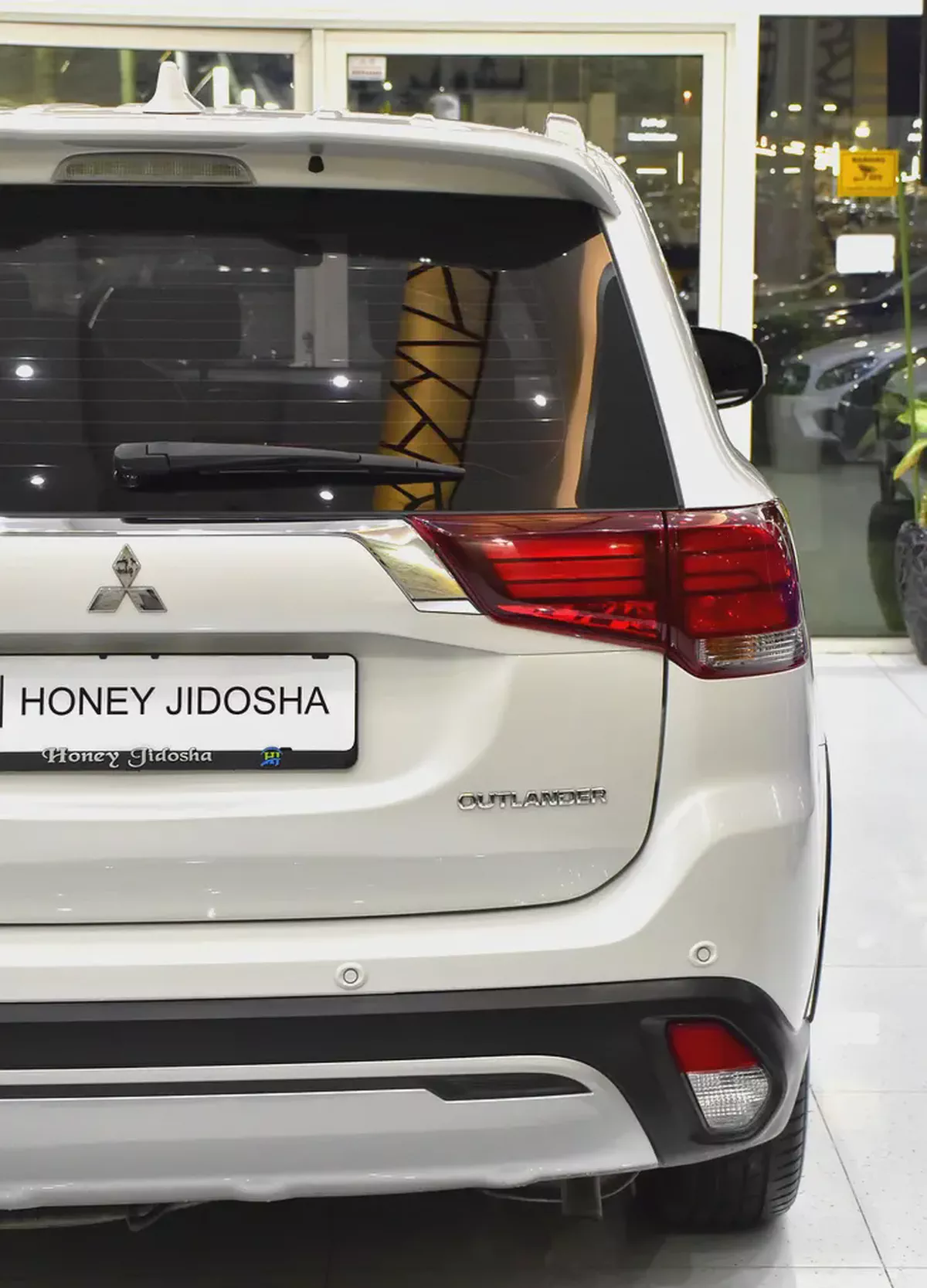AED 872 EMi at 0% DP | Mitsubishi Outlander 4WD ( 2021 Model ) in White Color GCC Specs-8-8