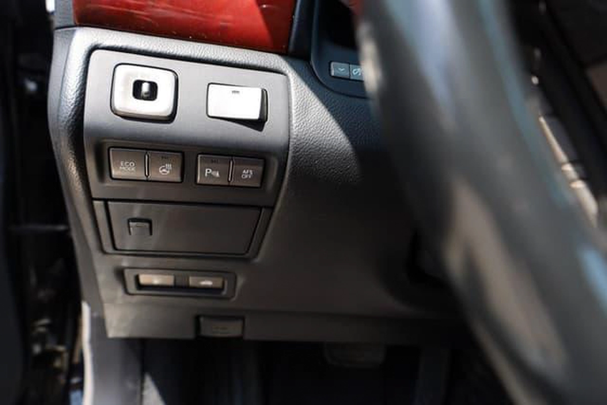 Used Lexus LS 460 4 door 4.6L SWB 2011-4-4