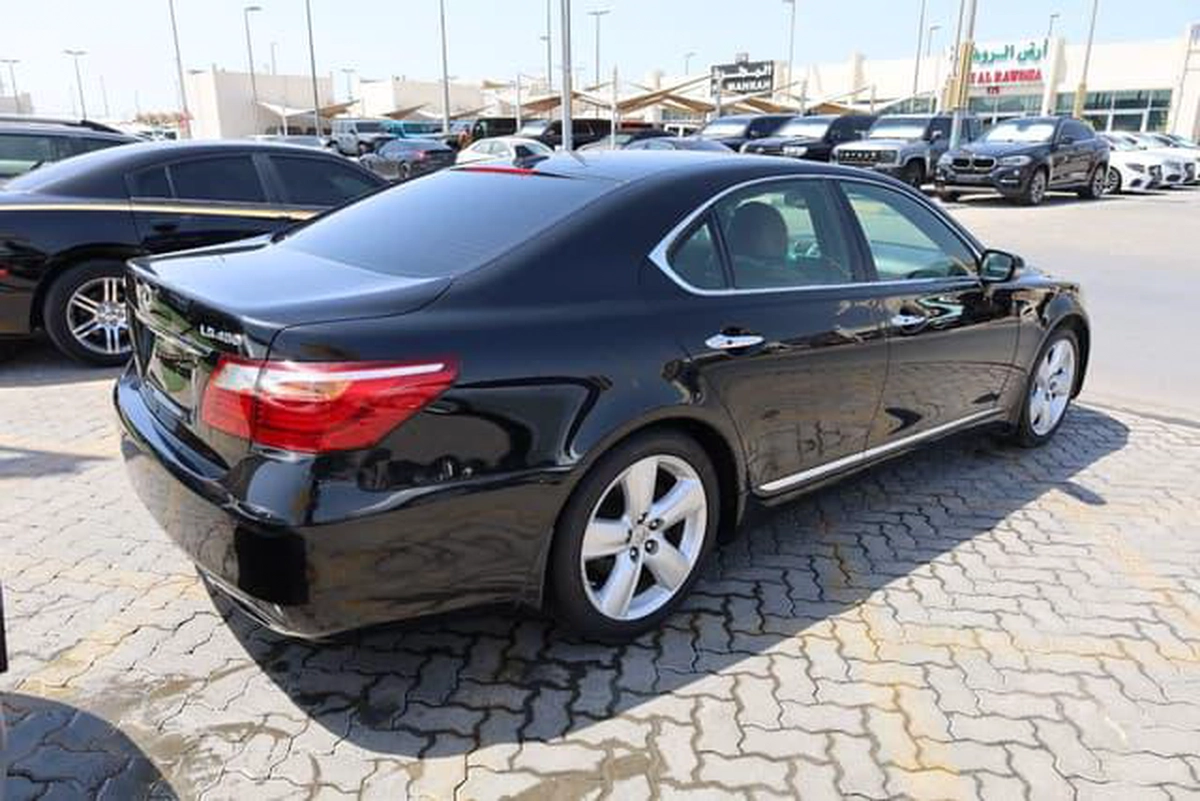 Used Lexus LS 460 4 door 4.6L SWB 2011-10-10