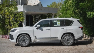 Lexus LX-Series LX 700h VIP-3