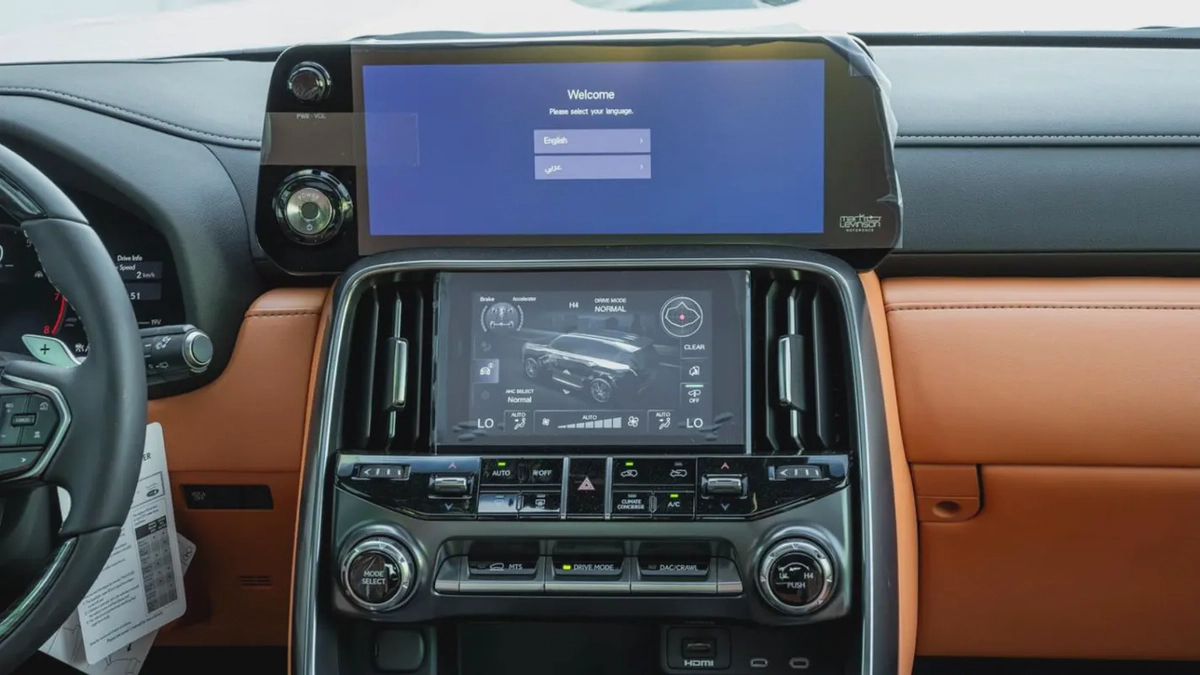 Lexus LX-Series LX 700h VIP-8-8