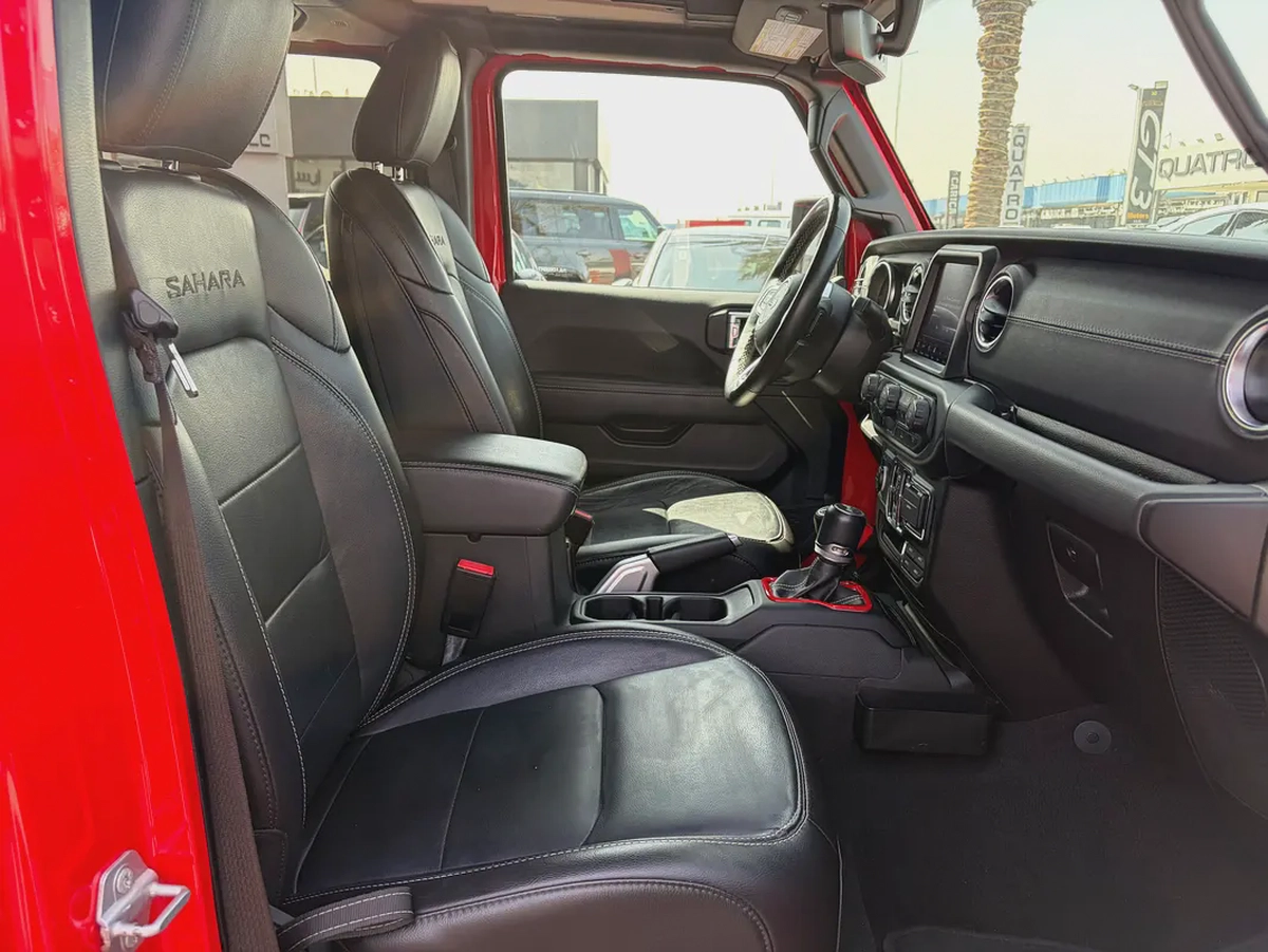 2021. Wrangler 4xe. Panoramic roof.