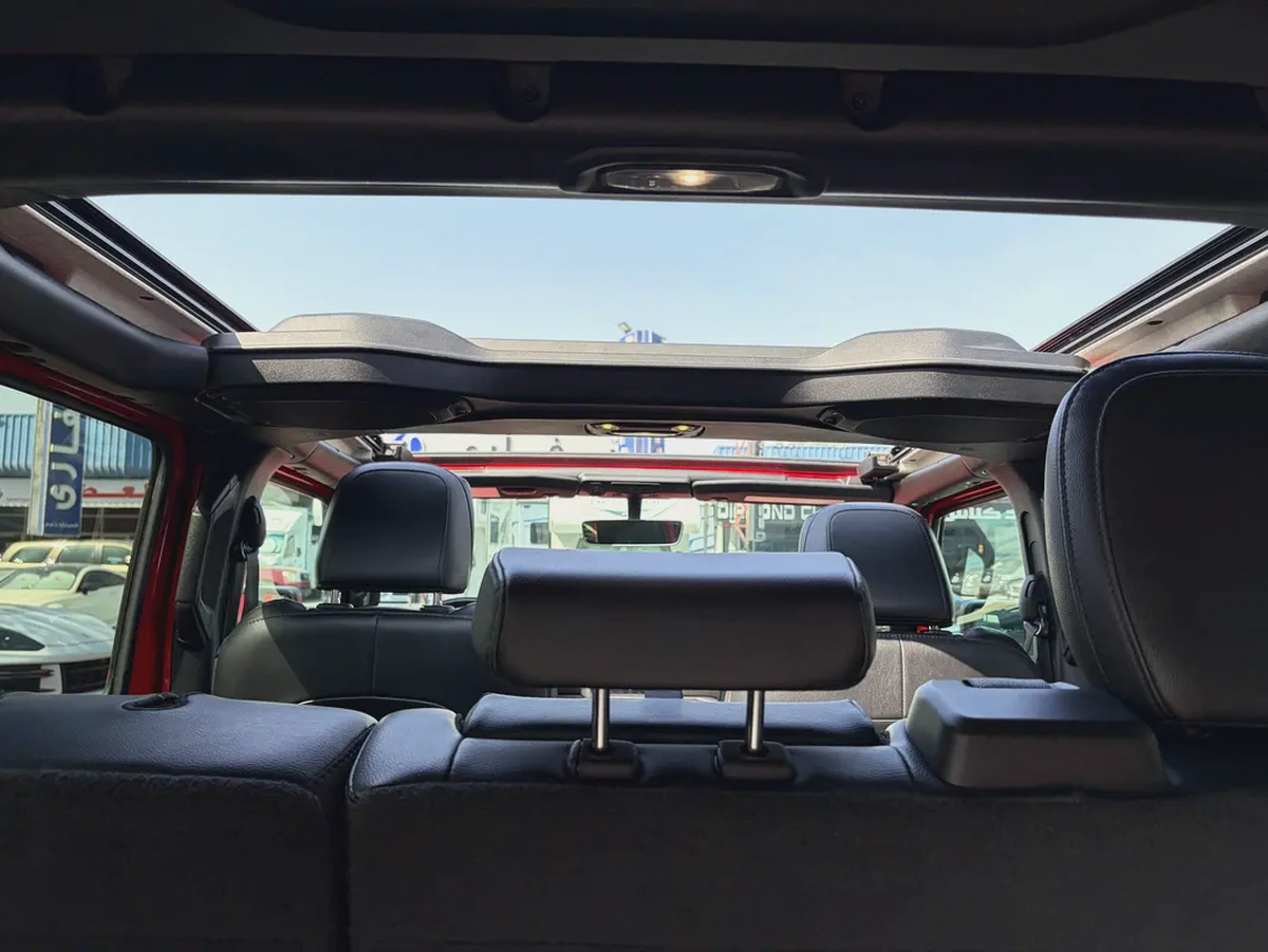 2021. Wrangler 4xe. Panoramic roof.