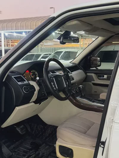 2012 Land Rover Range Rover Sport HSE GCC Specs in Excellent Condition-8