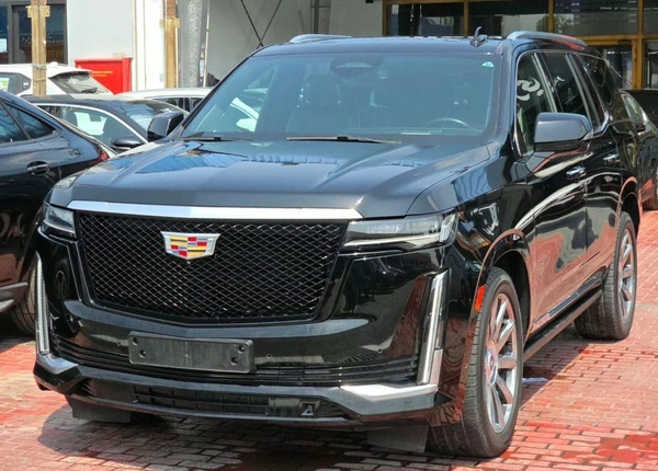 Cadillac Escalade Sport Platinum 6.2L AWD Original Paint 2021 GCC - AED 195,000 (AED 215,000)