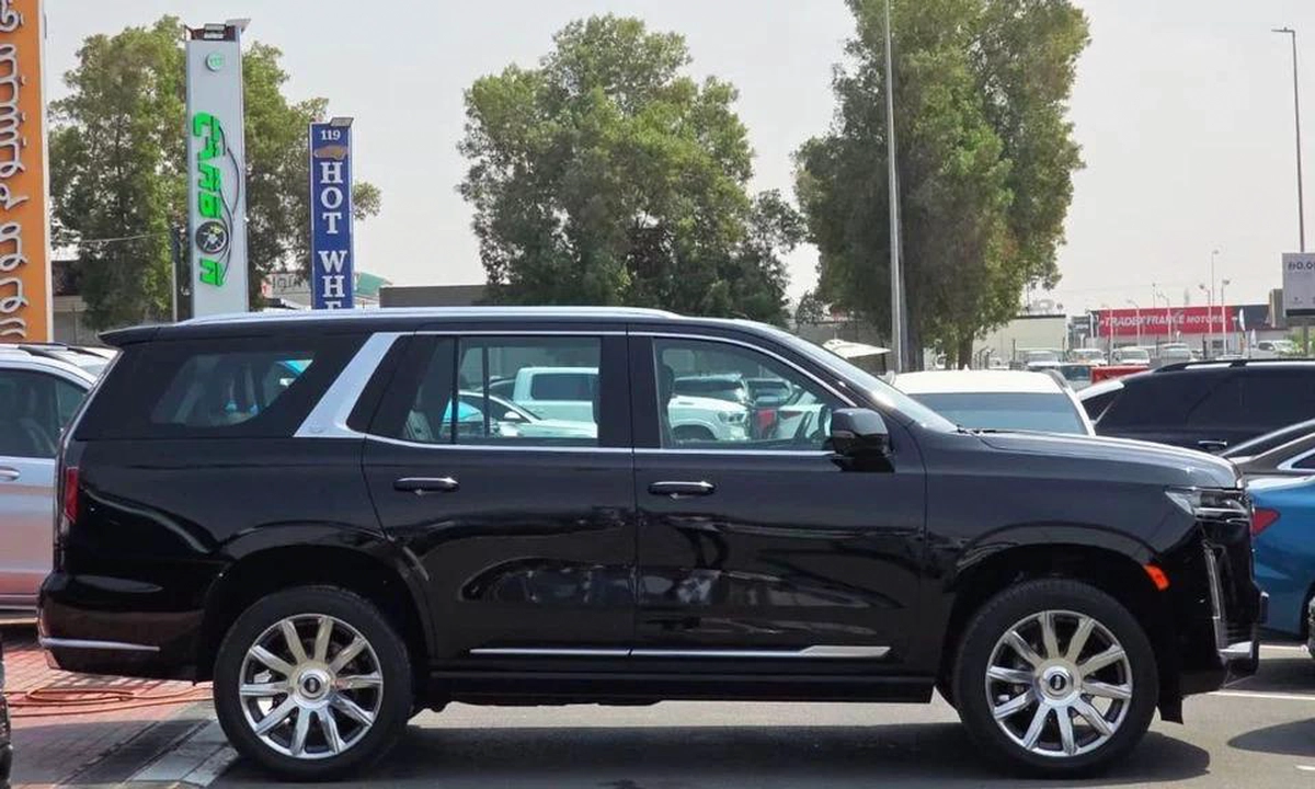 Cadillac Escalade Sport Platinum 6.2L AWD Original Paint 2021 GCC - AED 195,000 (AED 215,000)-1-1