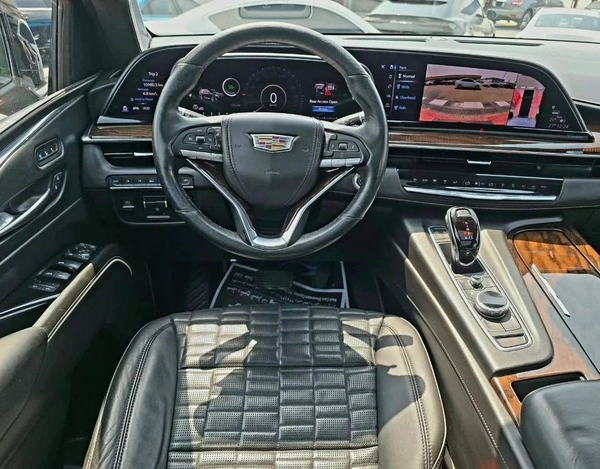 Cadillac Escalade Sport Platinum 6.2L AWD Original Paint 2021 GCC - AED 195,000 (AED 215,000)