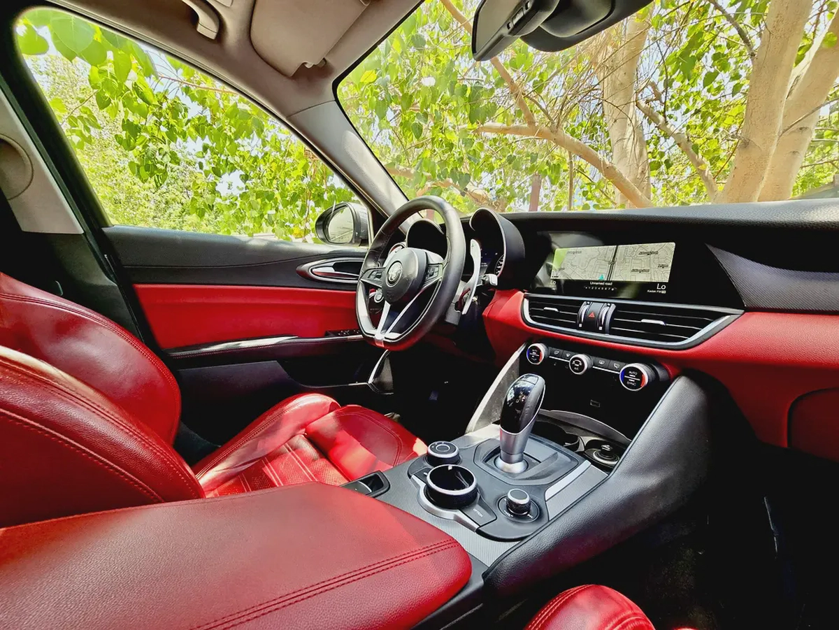 Alfa Romeo Giulia Super 2019 GCC Specs | 3 Months extendable warranty | 620 AED per month-7-7