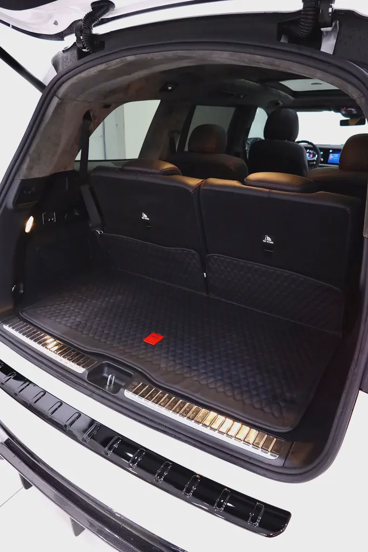 GLS 63 WITH FULL BRABUS 900 CARBON BODYKIT + PILOT SEATS + PREMIUM BRABUS INTERIOR + CARBON-12-12