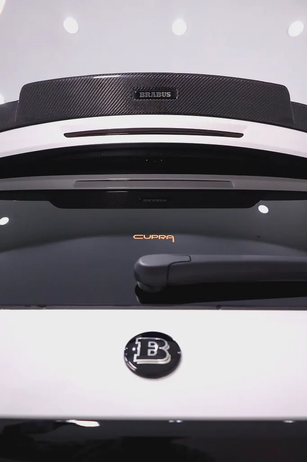 GLS 63 WITH FULL BRABUS 900 CARBON BODYKIT + PILOT SEATS + PREMIUM BRABUS INTERIOR + CARBON