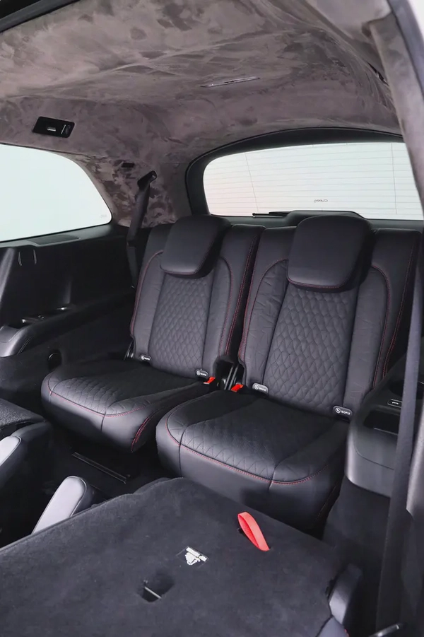 GLS 63 WITH FULL BRABUS 900 CARBON BODYKIT + PILOT SEATS + PREMIUM BRABUS INTERIOR + CARBON