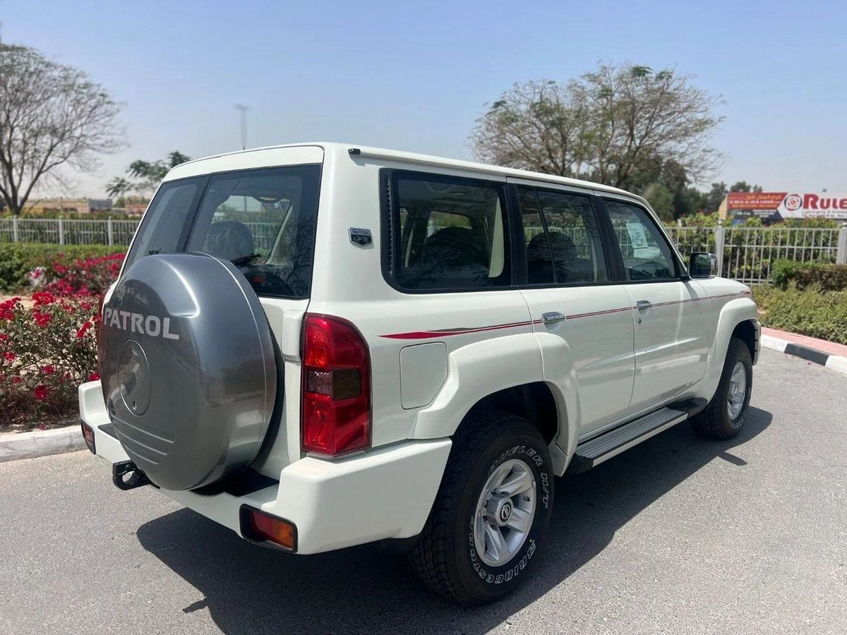 Nissan Patrol Safari 4.8L M/T-8-8