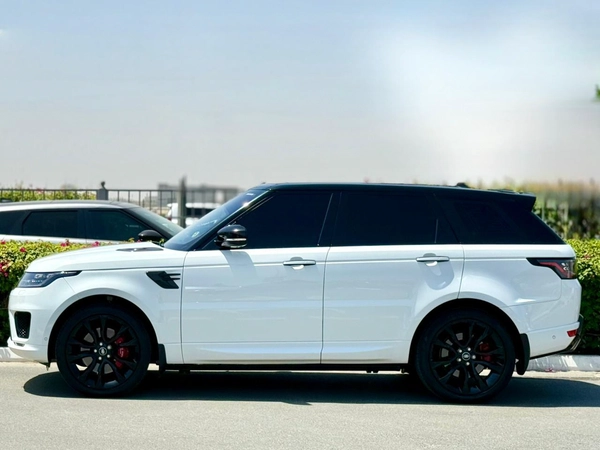 RANGE ROVER SPORT HST l GCC SPECS l FULL-SERVICE HISTORY l UNDER WARRANTY