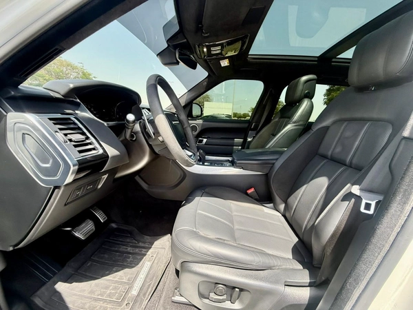 RANGE ROVER SPORT HST l GCC SPECS l FULL-SERVICE HISTORY l UNDER WARRANTY