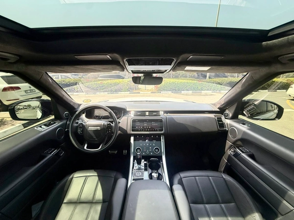 RANGE ROVER SPORT HST l GCC SPECS l FULL-SERVICE HISTORY l UNDER WARRANTY