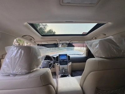 Toyota Land Cruiser GXR 2019 GCC Specs-13