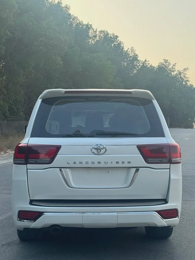 Toyota Land Cruiser GXR 2019 GCC Specs-3