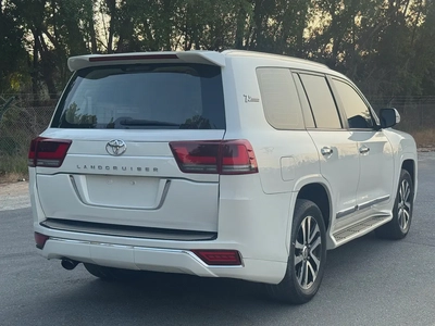 Toyota Land Cruiser GXR 2019 GCC Specs-4