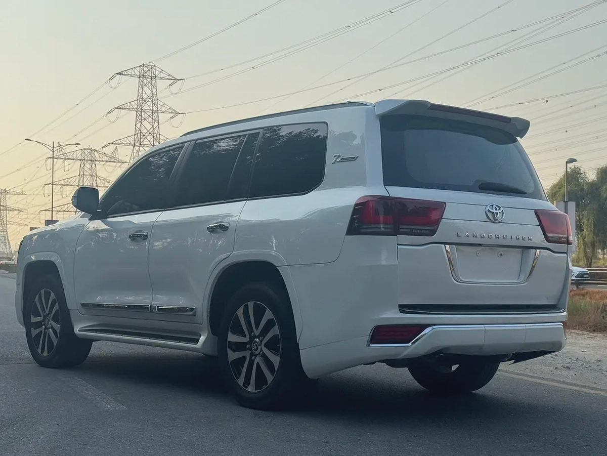 Toyota Land Cruiser GXR 2019 GCC Specs-5-5
