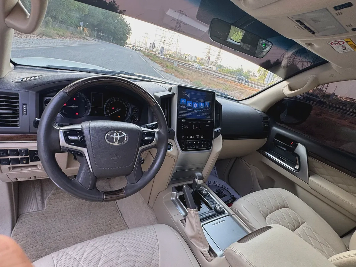 Toyota Land Cruiser GXR 2019 GCC Specs-7-7