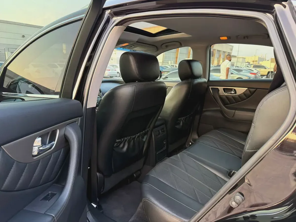 Infiniti QX70 - 2018  Gulf Specs, Full Option, Accident-Free-10-10