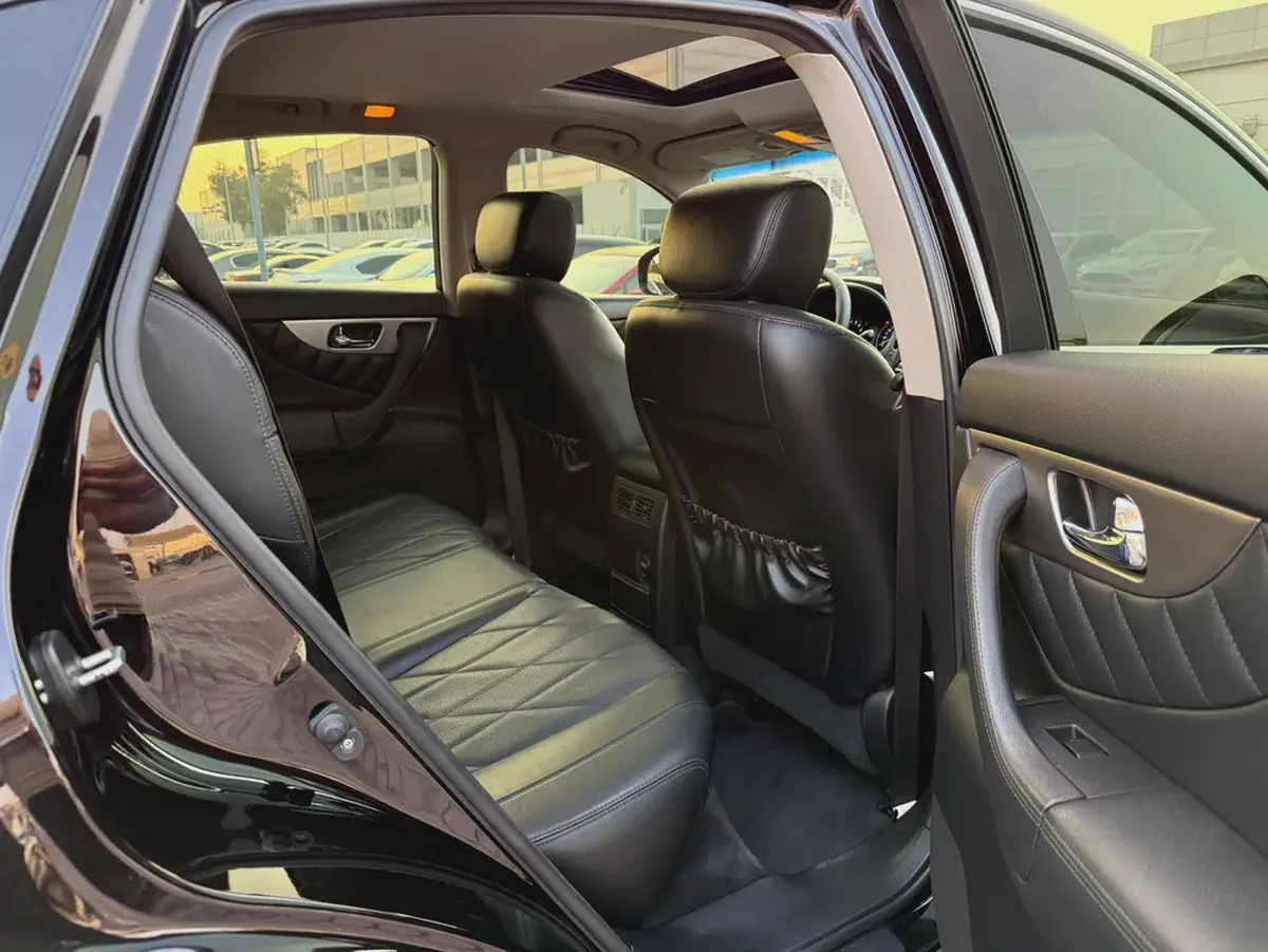Infiniti QX70 - 2018  Gulf Specs, Full Option, Accident-Free-11-11