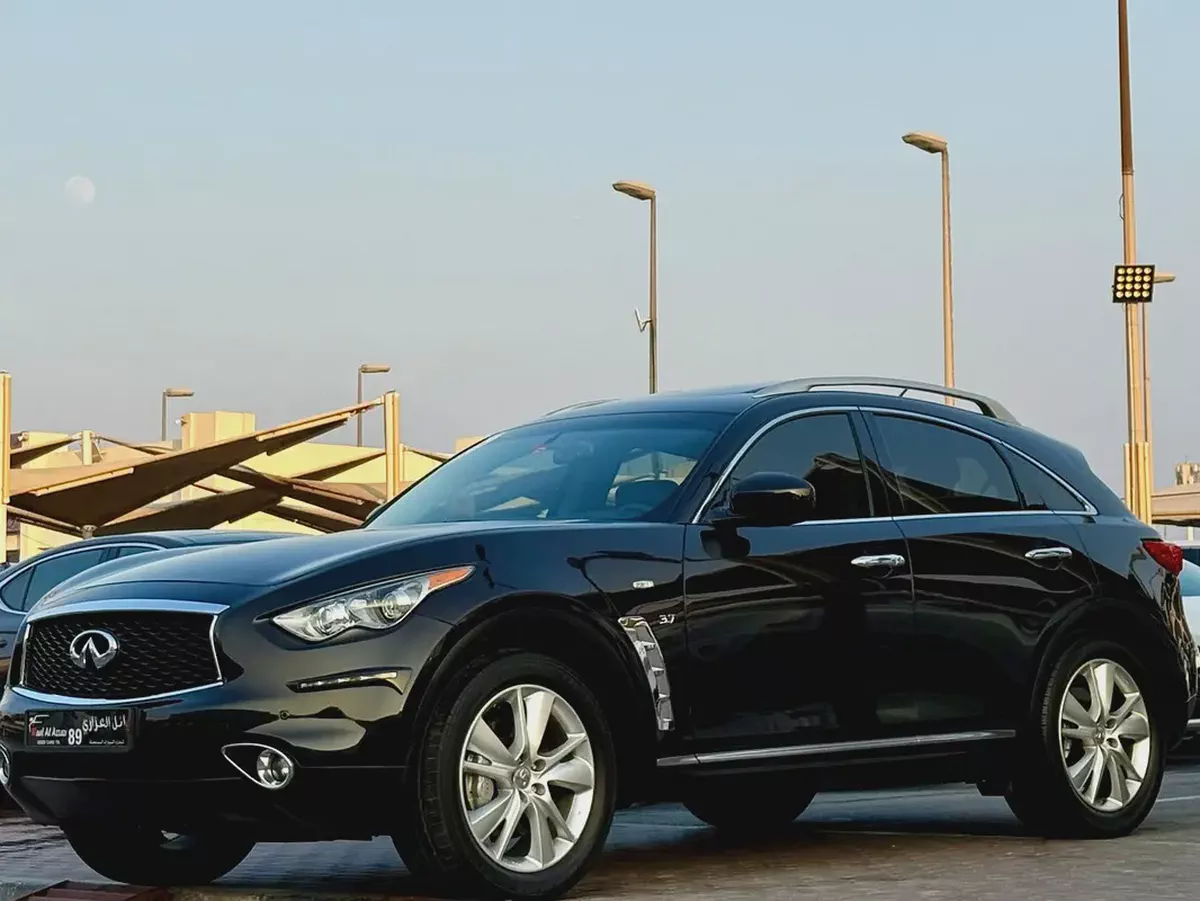 Infiniti QX70 - 2018  Gulf Specs, Full Option, Accident-Free-1-1