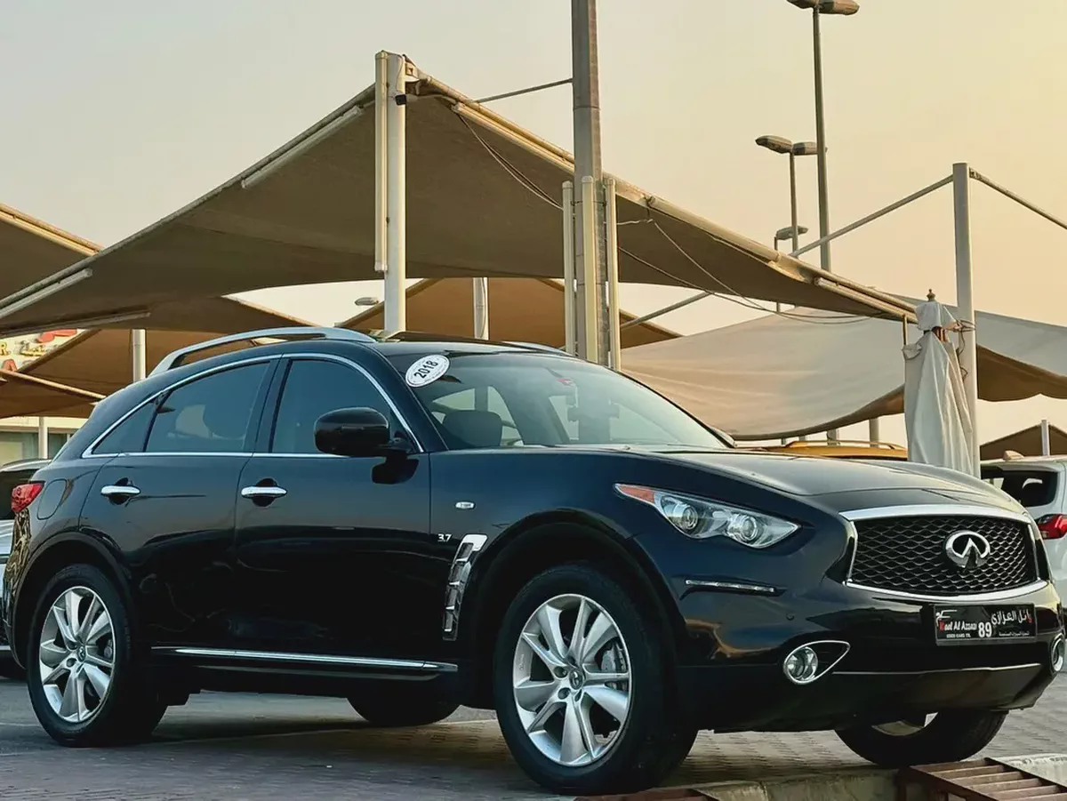 Infiniti QX70 - 2018  Gulf Specs, Full Option, Accident-Free-2-2