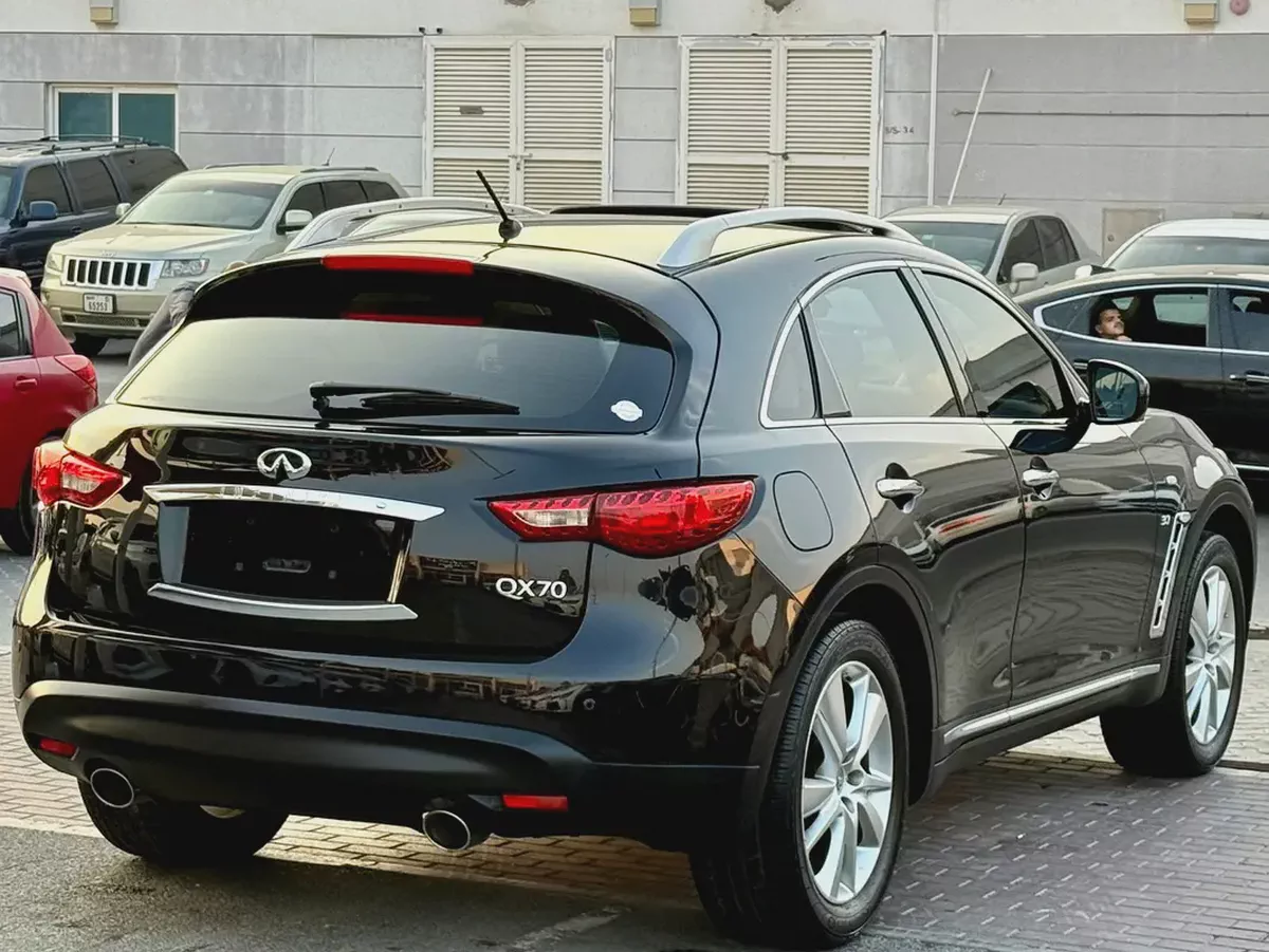 Infiniti QX70 - 2018  Gulf Specs, Full Option, Accident-Free-3-3