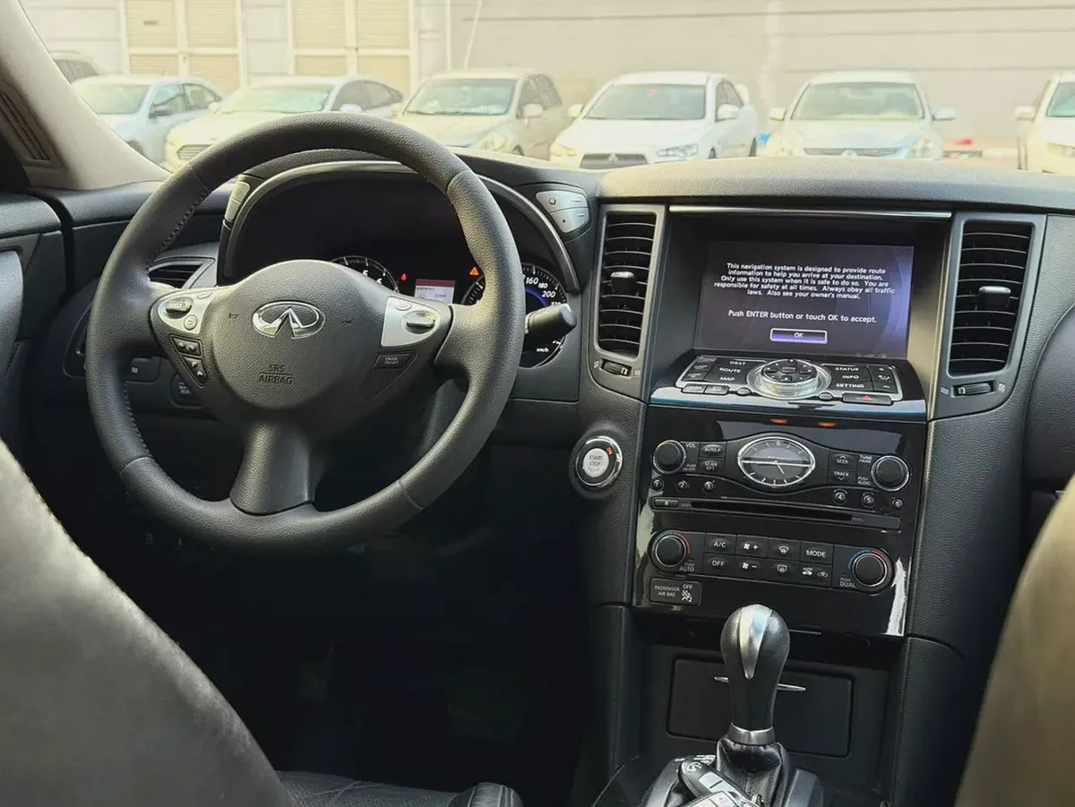 Infiniti QX70 - 2018  Gulf Specs, Full Option, Accident-Free-8-8