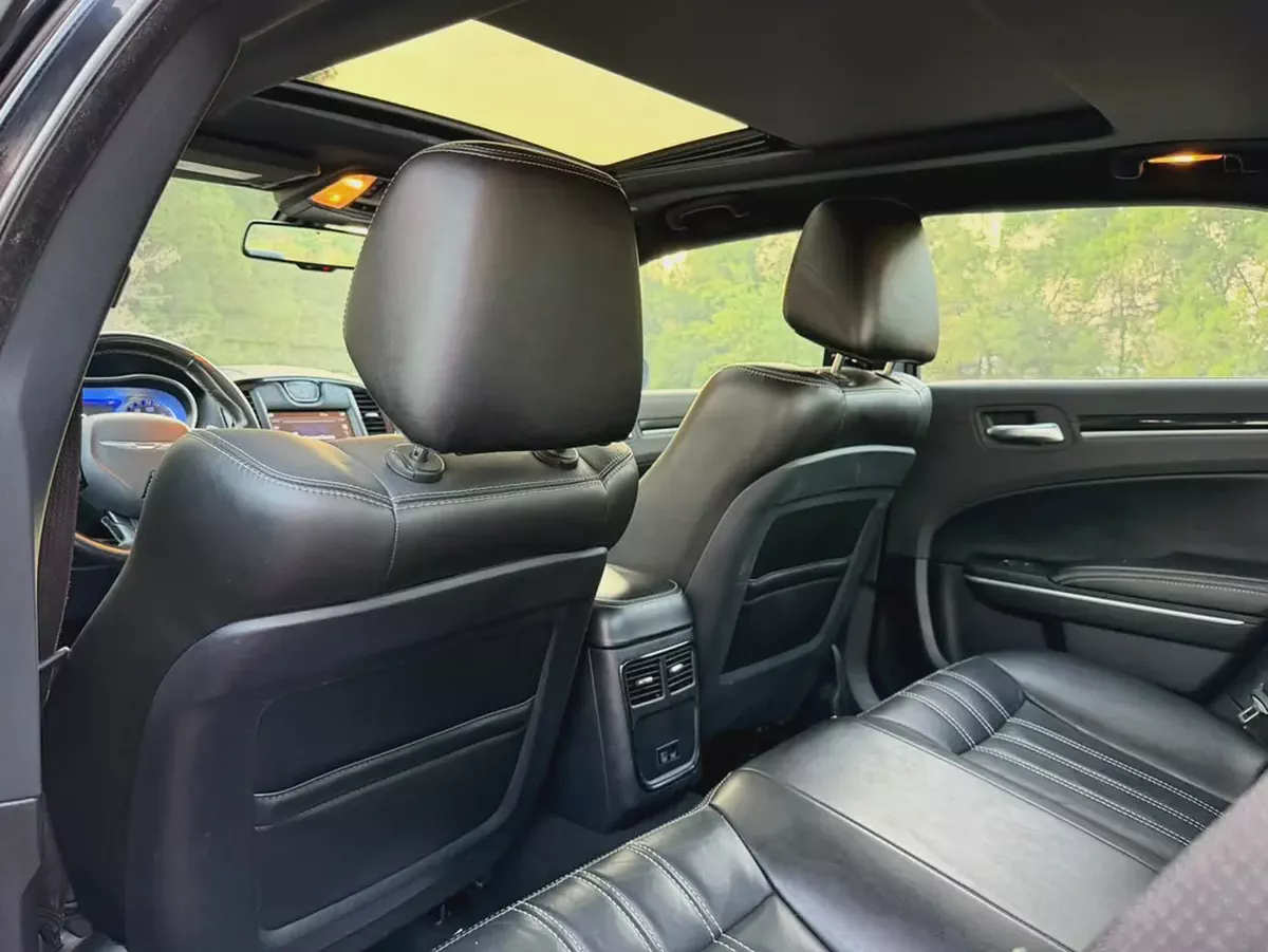 2021 Chrysler 300S | Sporty V6 | American Specs | Perfect condition-9-9