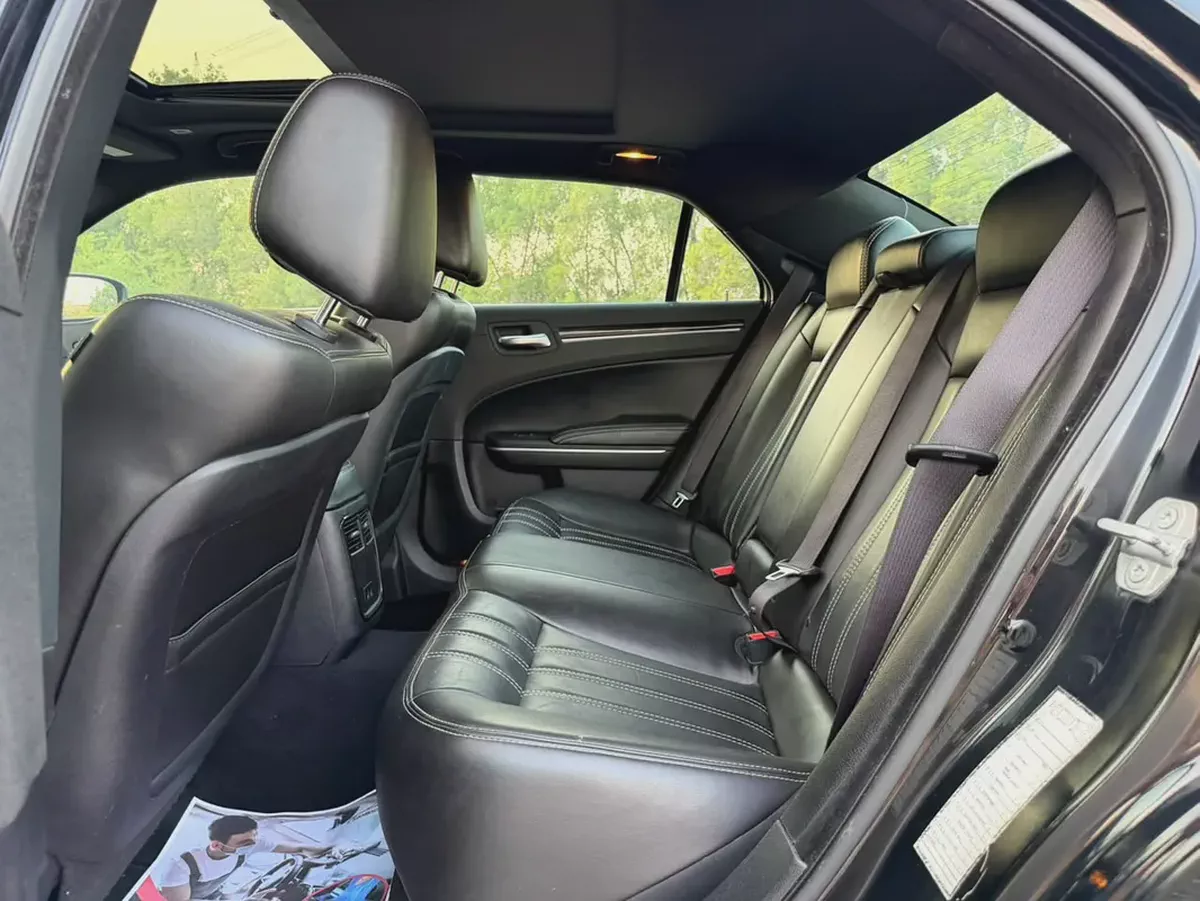 2021 Chrysler 300S | Sporty V6 | American Specs | Perfect condition-10-10