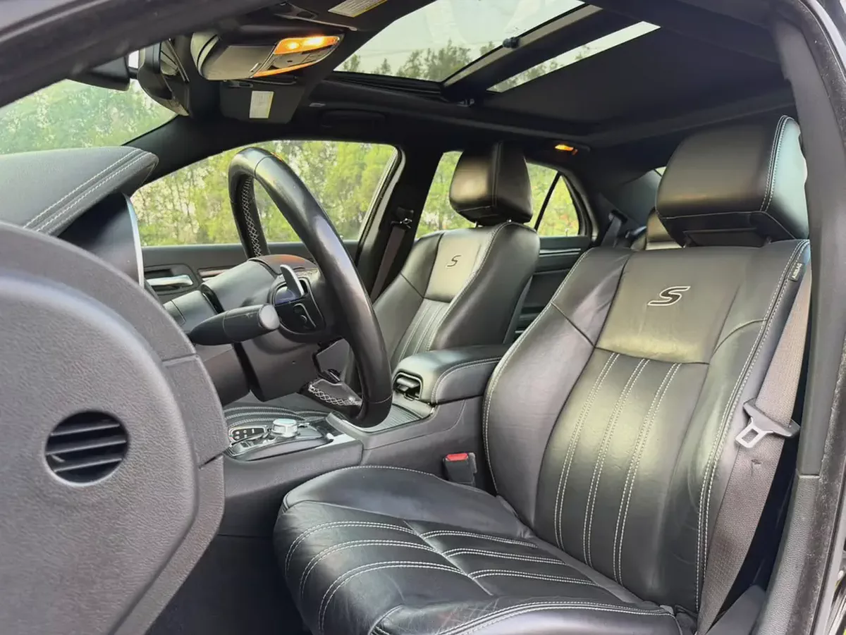 2021 Chrysler 300S | Sporty V6 | American Specs | Perfect condition-11-11