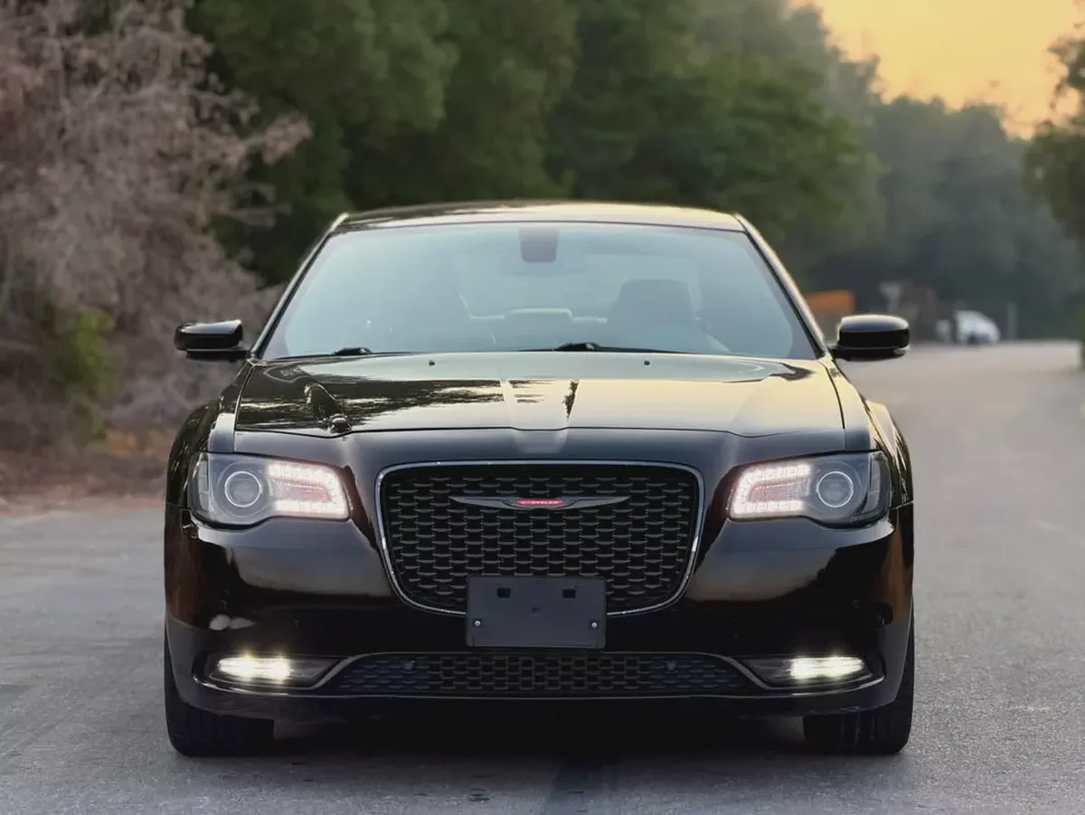 2021 Chrysler 300S | Sporty V6 | American Specs | Perfect condition-1-1