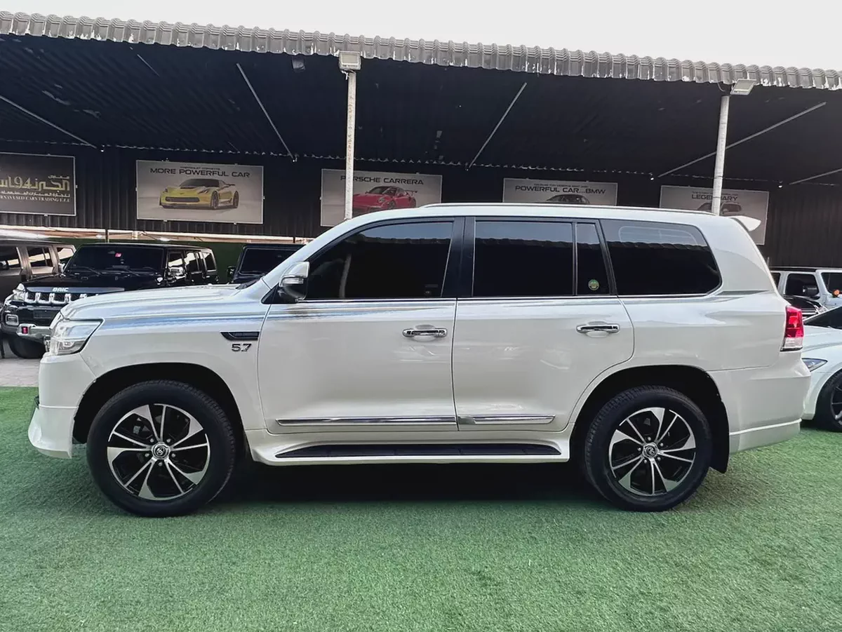 Toyota Land Cruiser VXR 2016 GCC Specs تويوتا لاند كروزر VXR 2016 خليجي – V8 5.7L – فل أوبشن-3-3