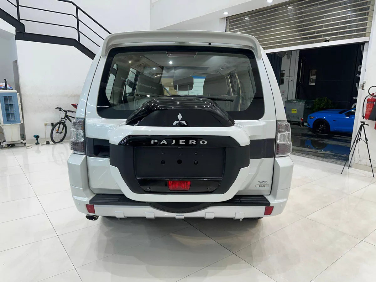 2017 Mitsubishi Pajero GLS 3.5L V6 with Sunroof 4WD // EMI Starts from 1,685 AED // 36 Months-5-5
