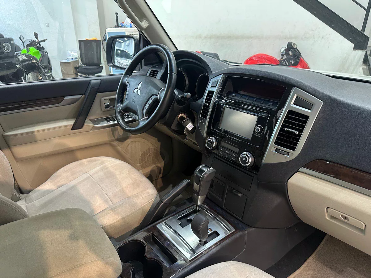 2017 Mitsubishi Pajero GLS 3.5L V6 with Sunroof 4WD // EMI Starts from 1,685 AED // 36 Months-3-3