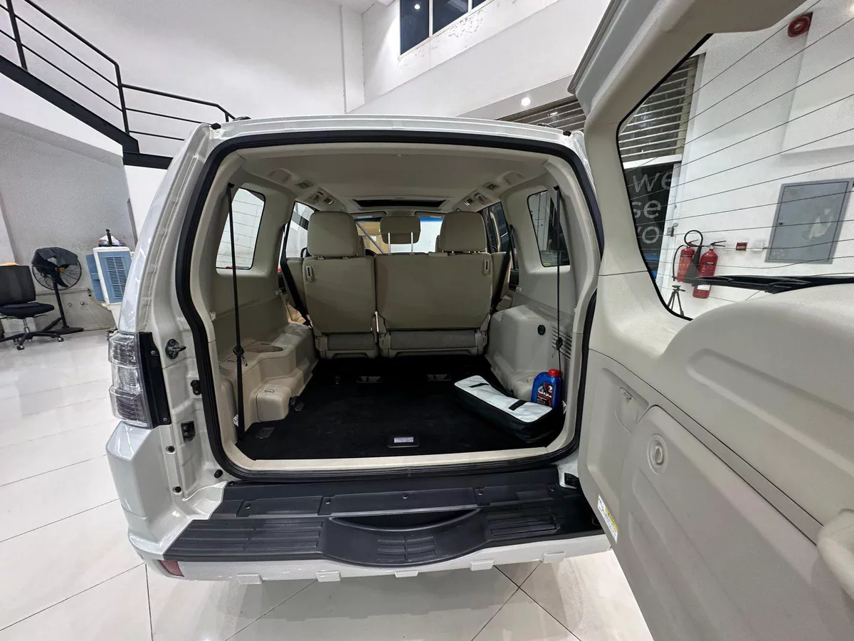 2017 Mitsubishi Pajero GLS 3.5L V6 with Sunroof 4WD // EMI Starts from 1,685 AED // 36 Months-4-4