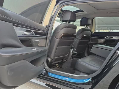 BMW 7-Series 740Li 2019 American Specs-8