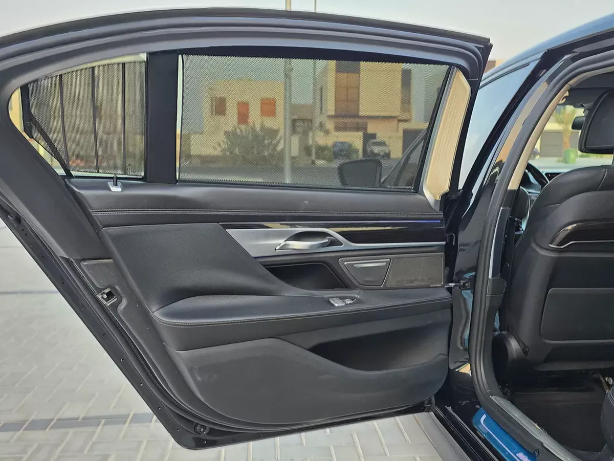 BMW 7-Series 740Li 2019 American Specs-9-9
