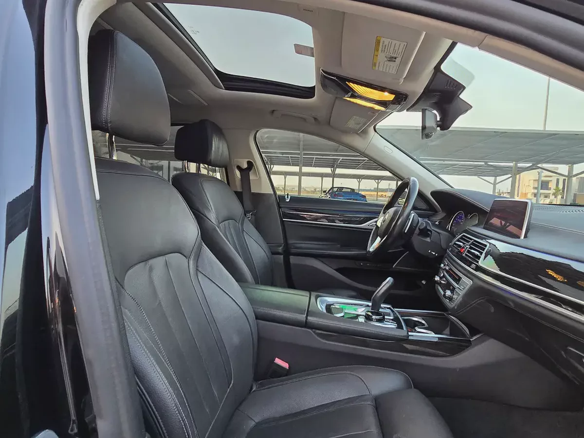 BMW 7-Series 740Li 2019 American Specs-11-11