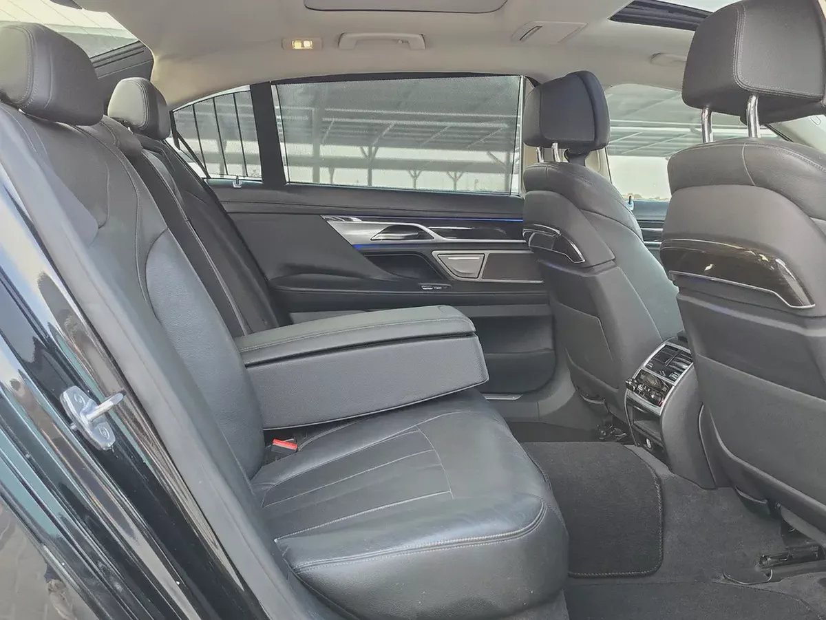 BMW 7-Series 740Li 2019 American Specs-14-14